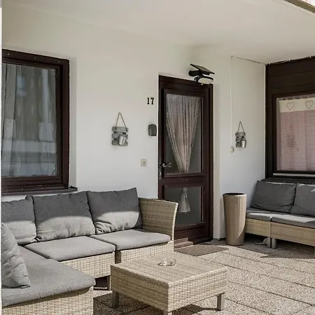 Emerald Apartment *