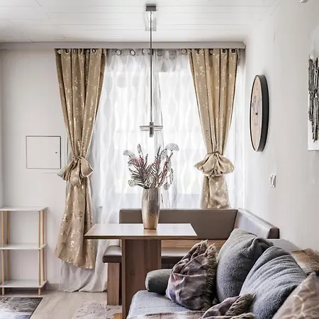 Emerald Apartment *