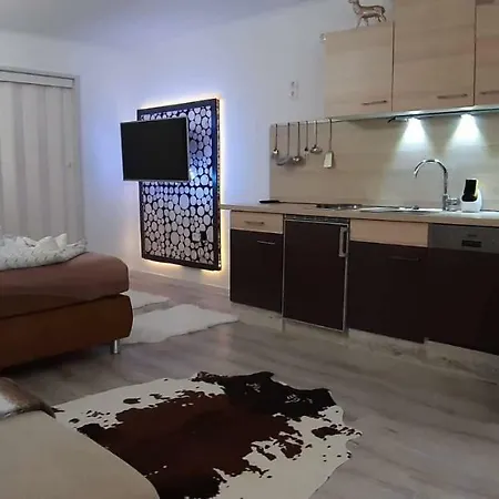 Emerald Apartment *